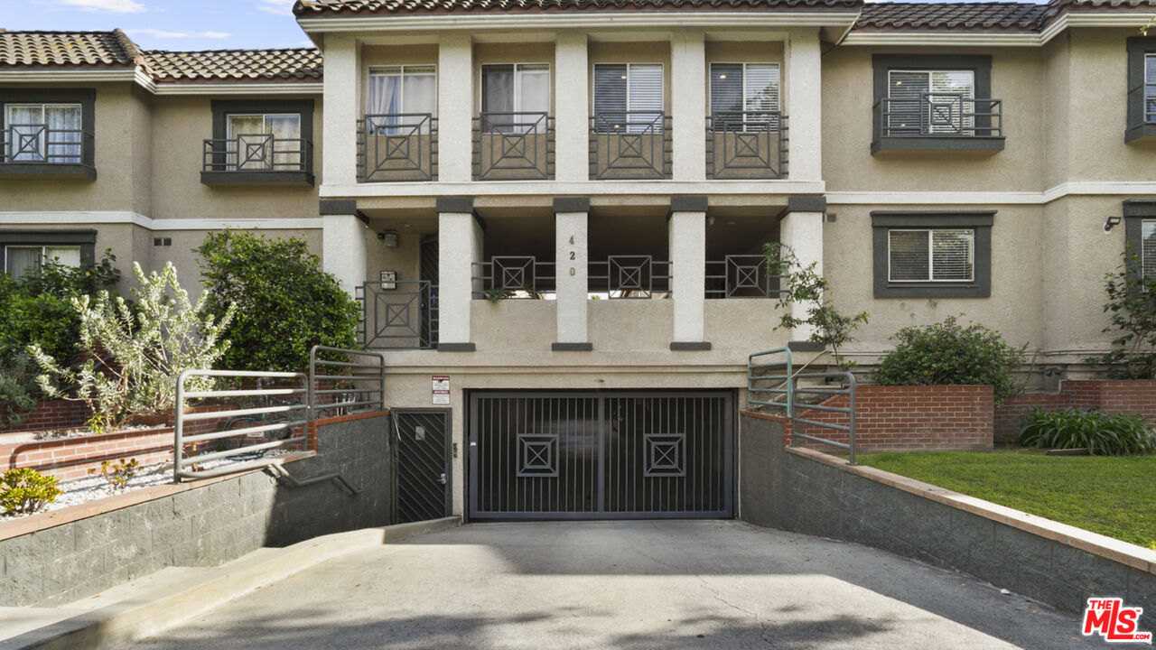 420 Riverdale Dr Unit: 11