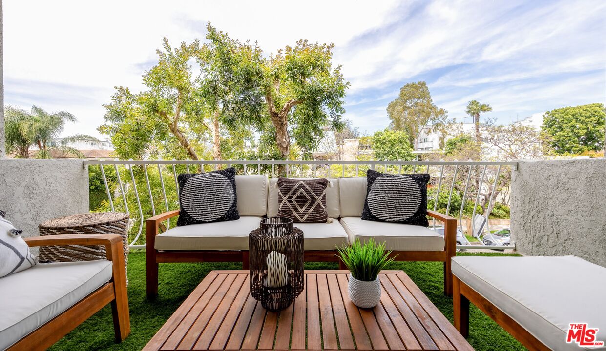 11918 Kiowa Ave Unit: 201