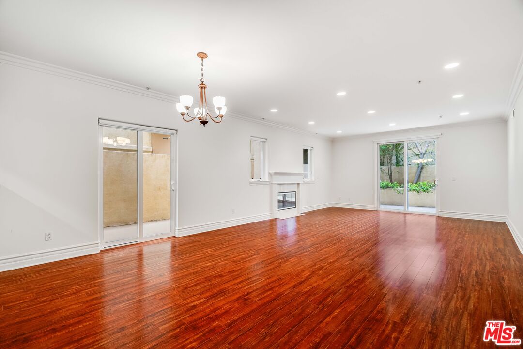 2306 Fox Hills Dr Unit: 102