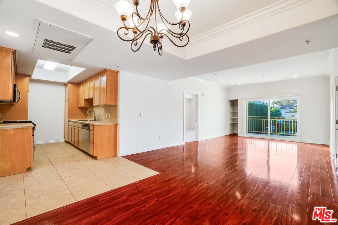 3328 Oakhurst Ave Unit: 105