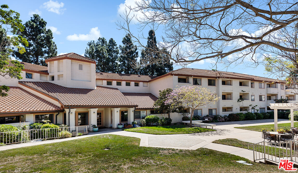 501 Palisades Dr Unit: 105