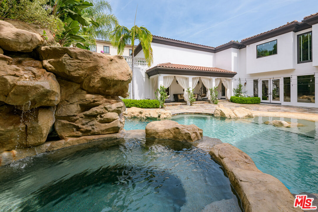 4705 Los Feliz Blvd