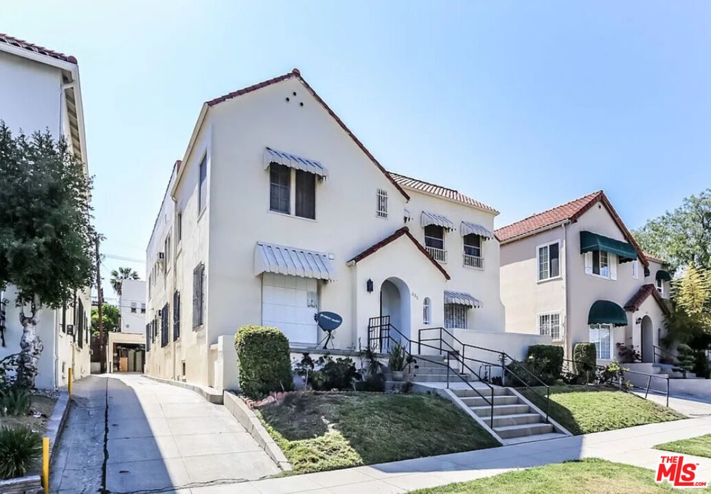 635 N Plymouth Blvd Unit: 4