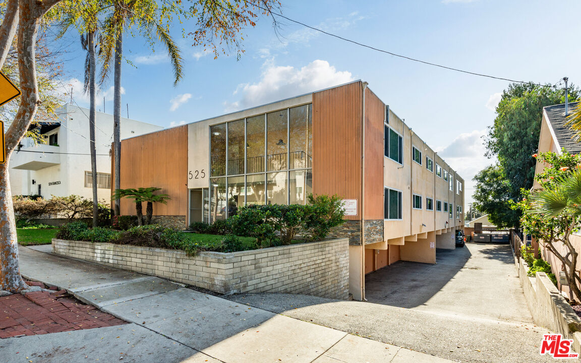 525 N Francisca Ave