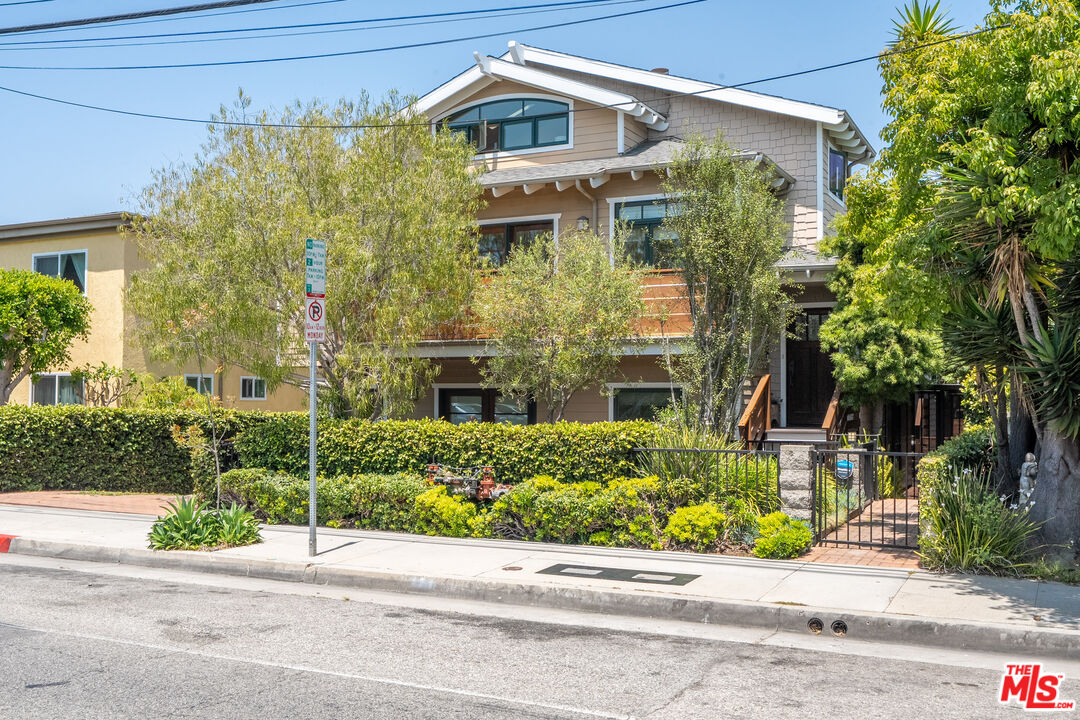2411 4th St Unit: 2
