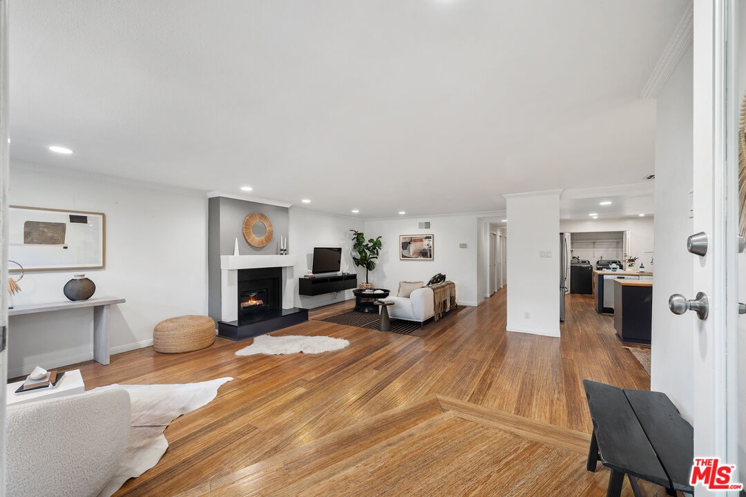 11687 Bellagio Rd Unit: 3