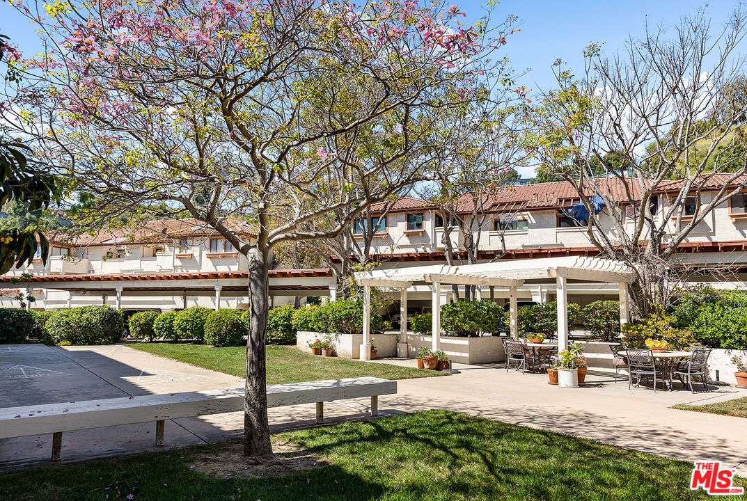 501 Palisades Dr Unit: 106