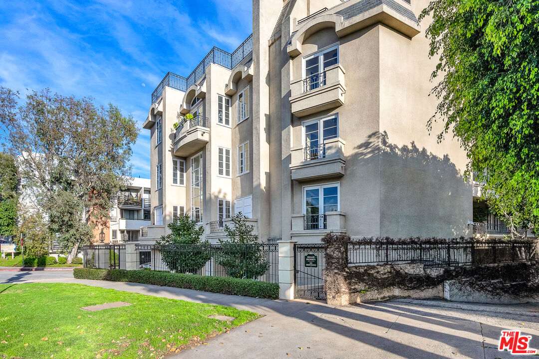 11740 W Sunset Blvd Unit: 22