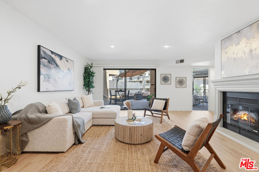 1633 S Bentley Ave Unit: 101