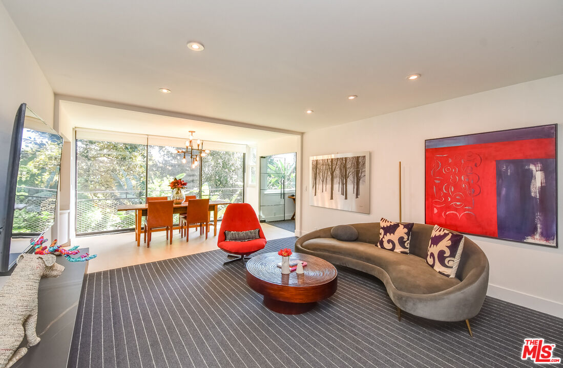 289 S Barrington Ave Unit: A211