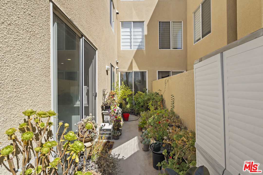 4100 Wilshire Blvd Unit: 107