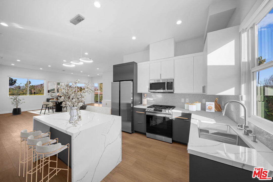 13846 Moorpark St Unit: 202