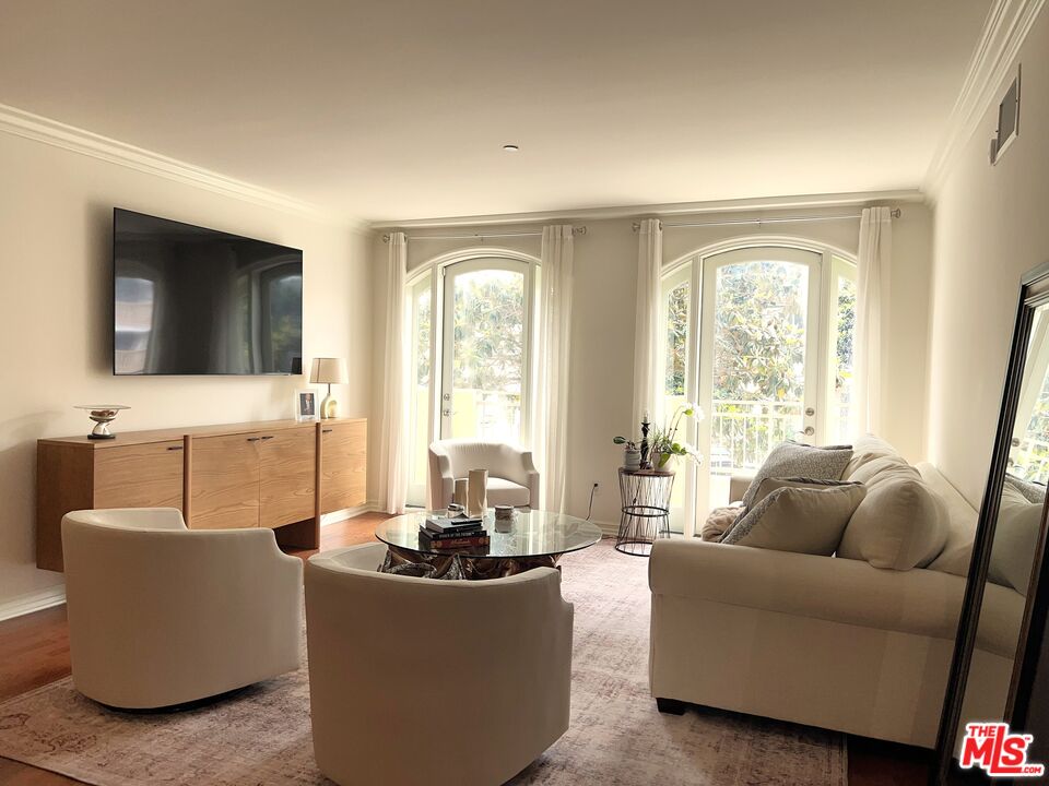 1000 Granville Ave Unit: 105