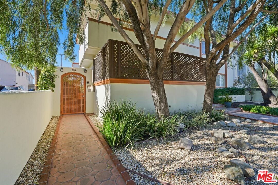 2702 11th St Unit: 5