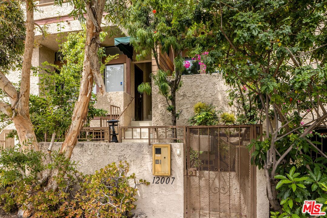 12007 Rochester Ave Unit: 3