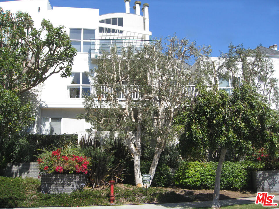 2913 3RD ST Unit: 101