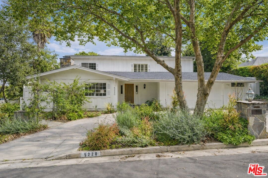 Photo of 5220 Melvin Ave, Tarzana, CA 91356