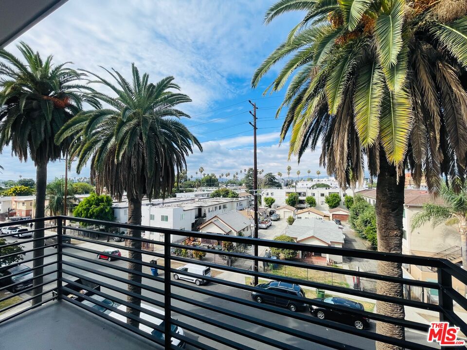 14612 Calvert St Unit: 202