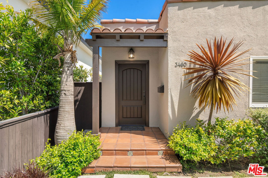 3460 Redwood Ave