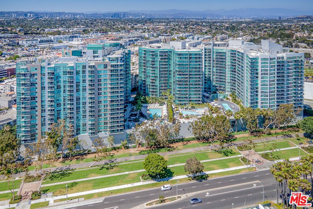 13700 Marina Pointe Dr Unit: 1018