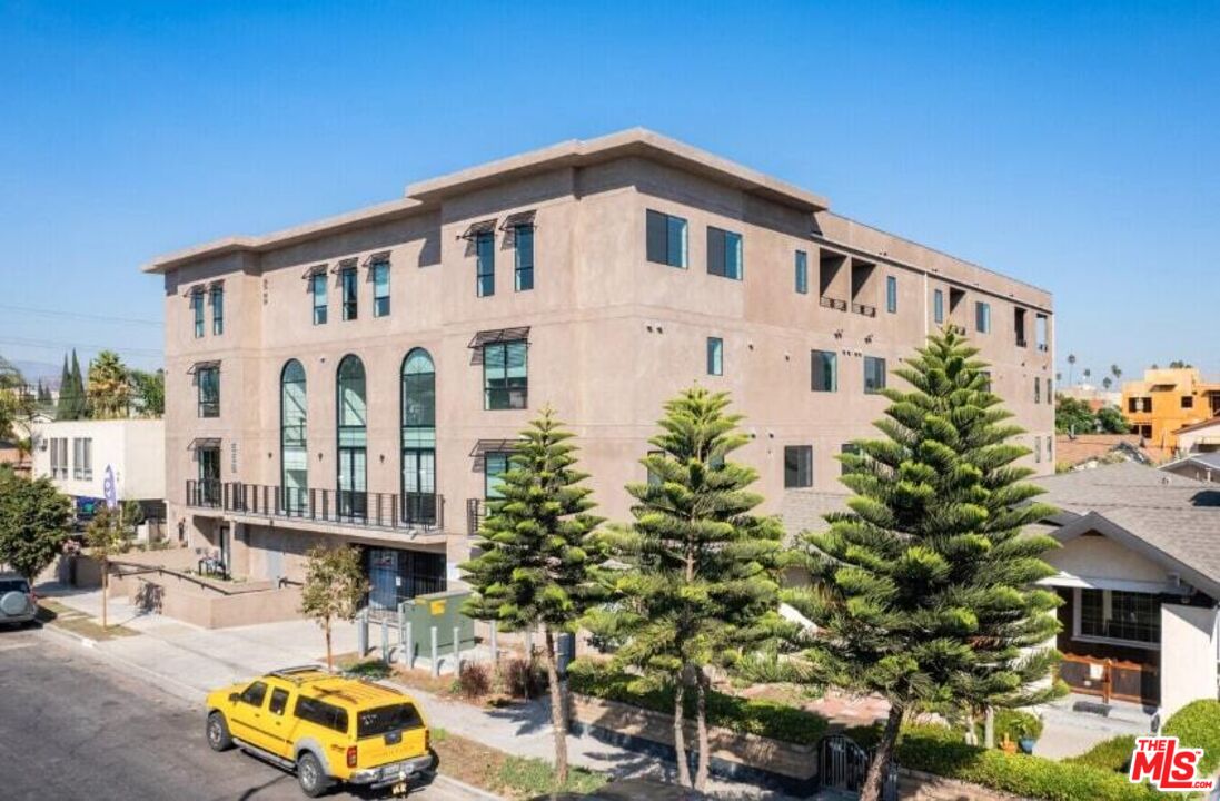 552 N Hobart Blvd Unit: 316