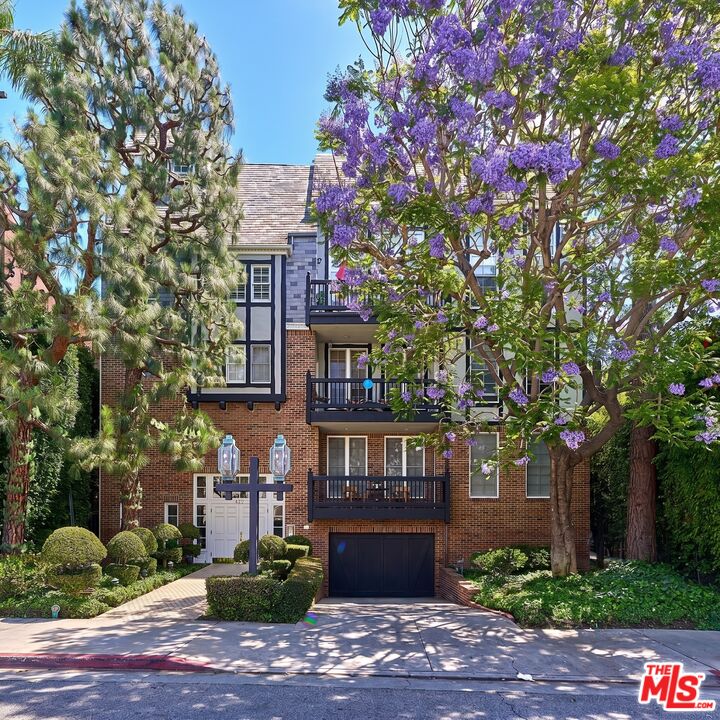 420 S Barrington Ave Unit: 102