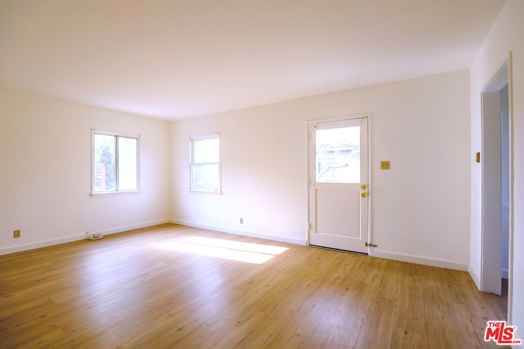 1944 Cloverfield Blvd. Unit: B