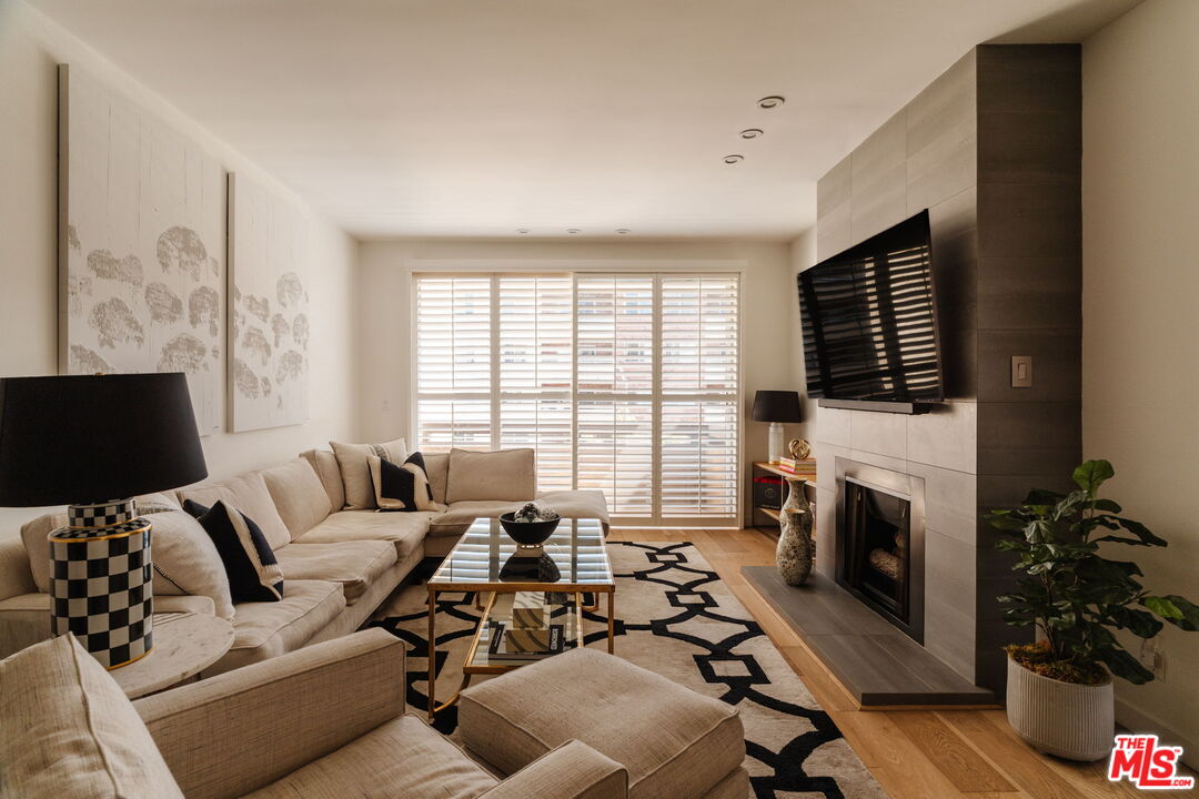 1509 Greenfield Ave Unit: 201