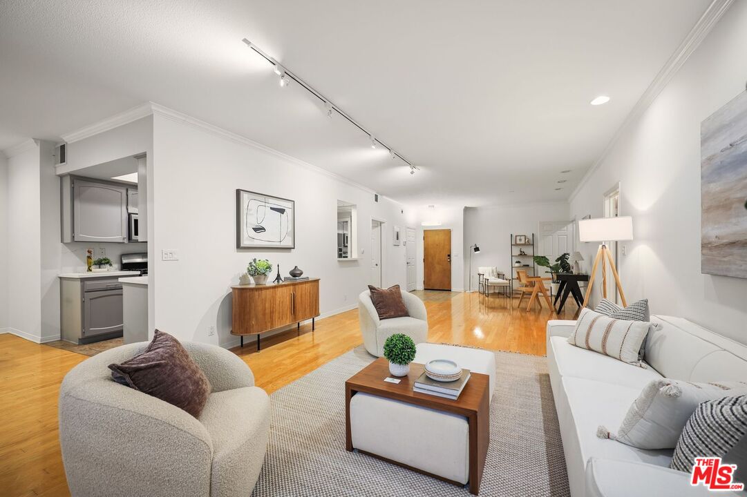 11737 Darlington Ave Unit: 104