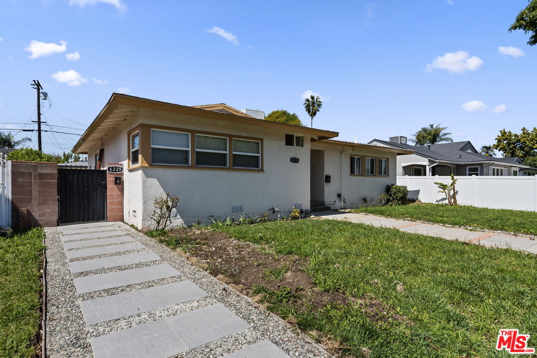 Photo of 6229 Sylvia Ave, Tarzana, CA 91335