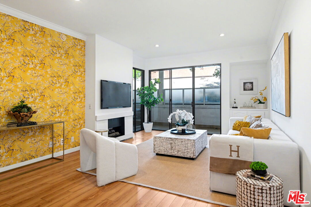 2276 S Beverly Glen Blvd Unit: 207