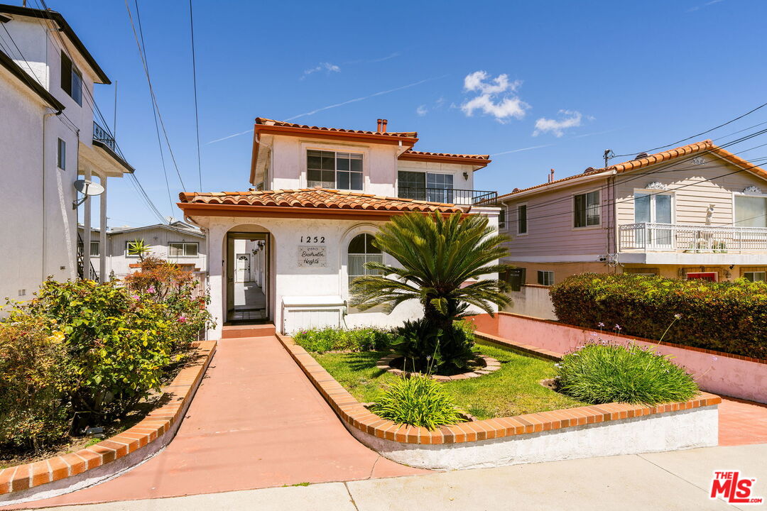 1252 W 22nd St Unit: 1