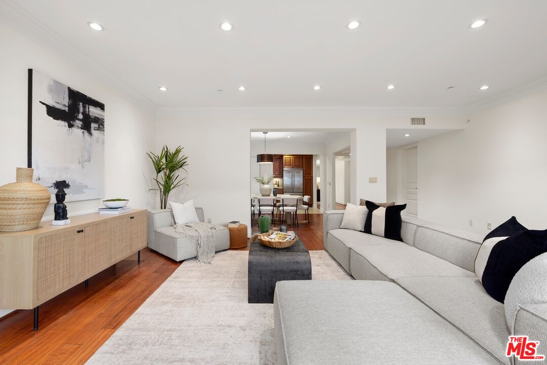 11749 Goshen Ave Unit: 401