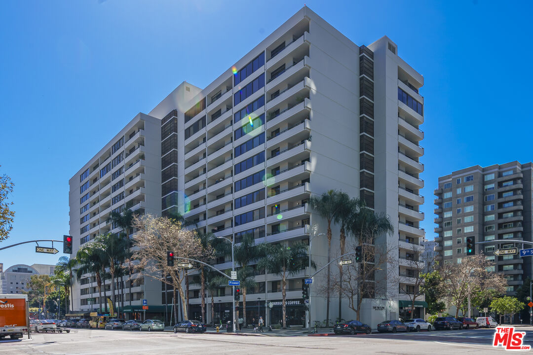 600 W 9th St Unit: 1214