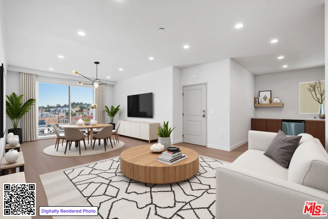 1717 Winona Blvd Unit: 204