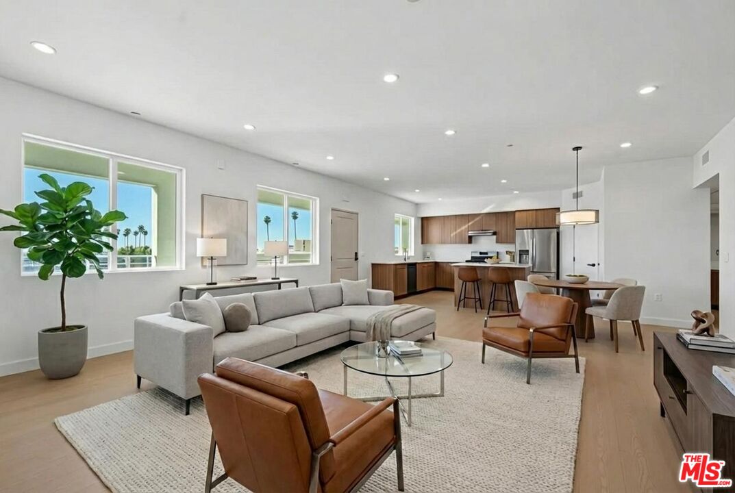 1717 Winona Blvd Unit: 402