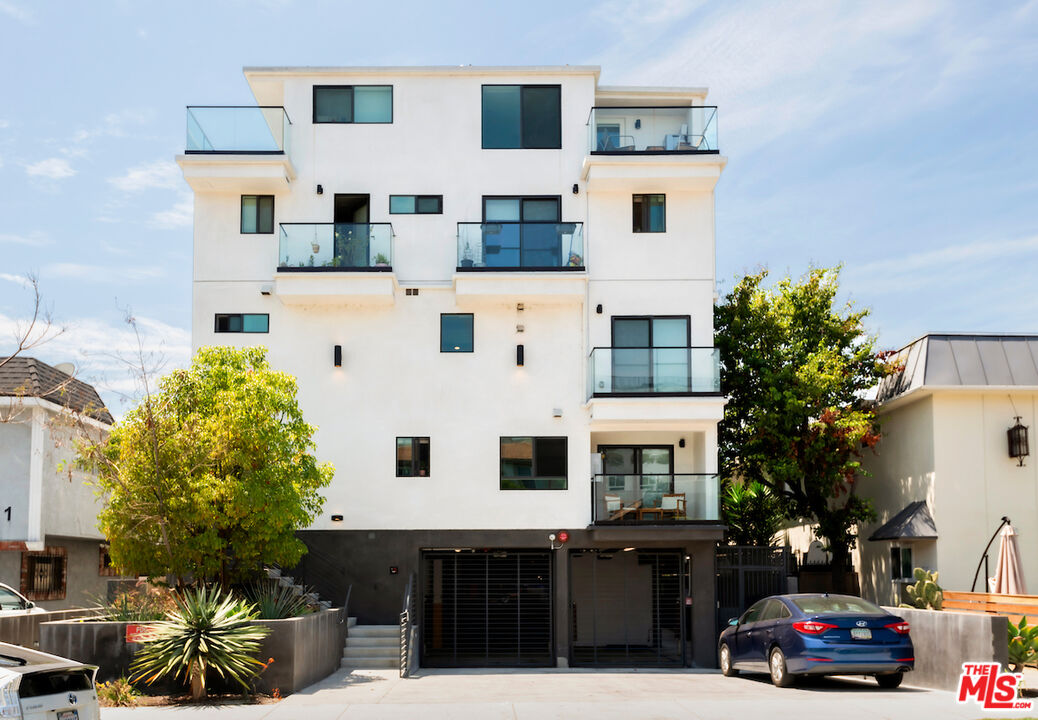 3667 Mentone Ave Unit: 8