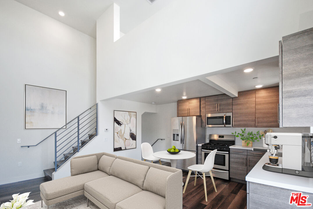 3667 Mentone Ave Unit: 5