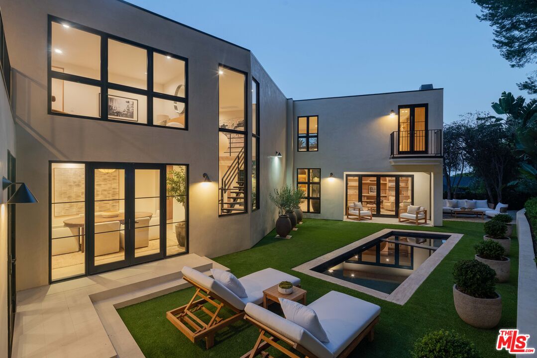 1417 Bluebird Ave