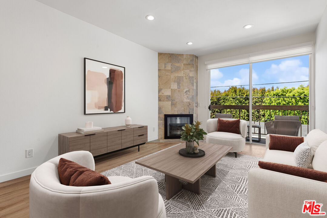 2263 Fox Hills Dr Unit: 102