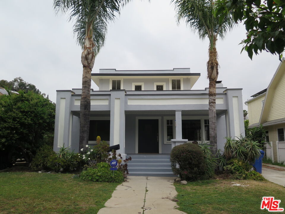 1922 N TAFT AVE
