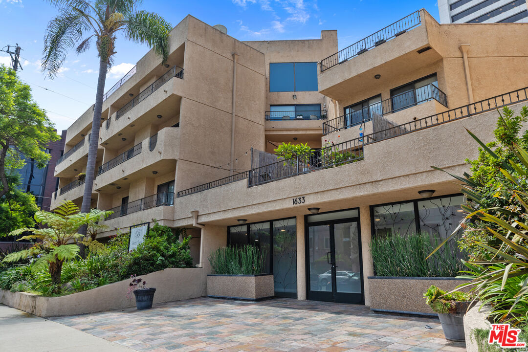 1633 S Bentley Ave Unit: 103
