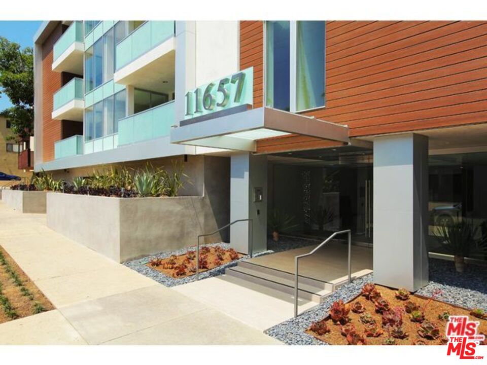 11657 Chenault St Unit: 104 -105
