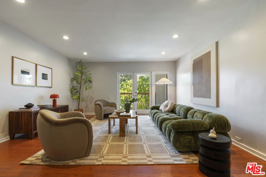 330 S Barrington Ave Unit: 201