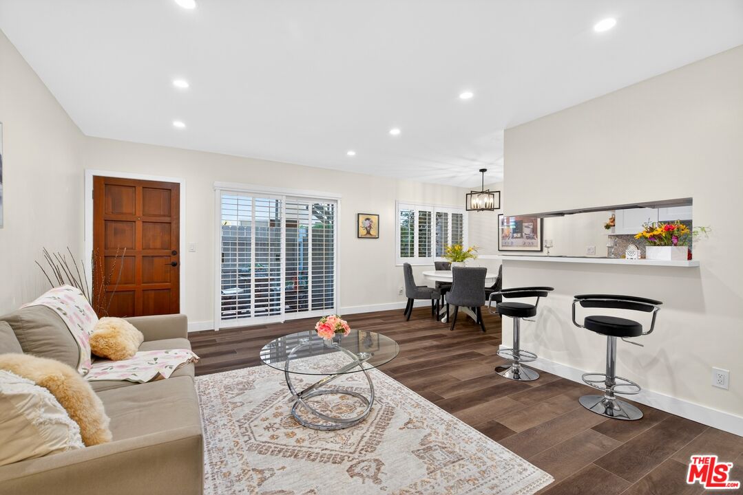 1522 S Centinela Ave Unit: 101