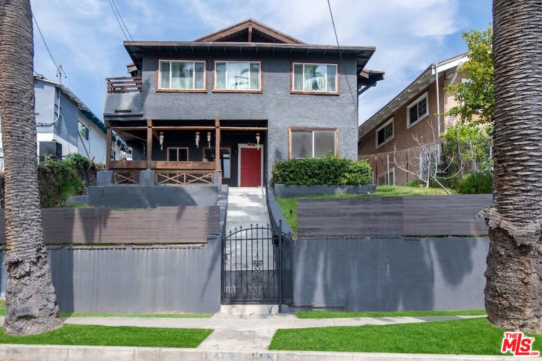 479 Isabel St
