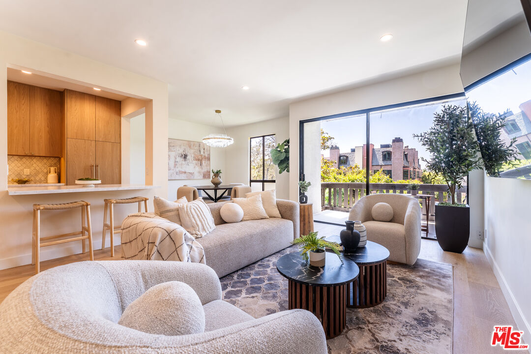 2324 S Beverly Glen Blvd Unit: 206