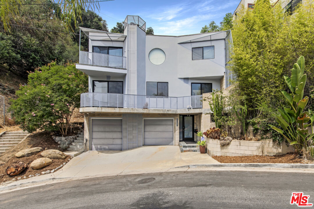 2216 Bancroft Ave