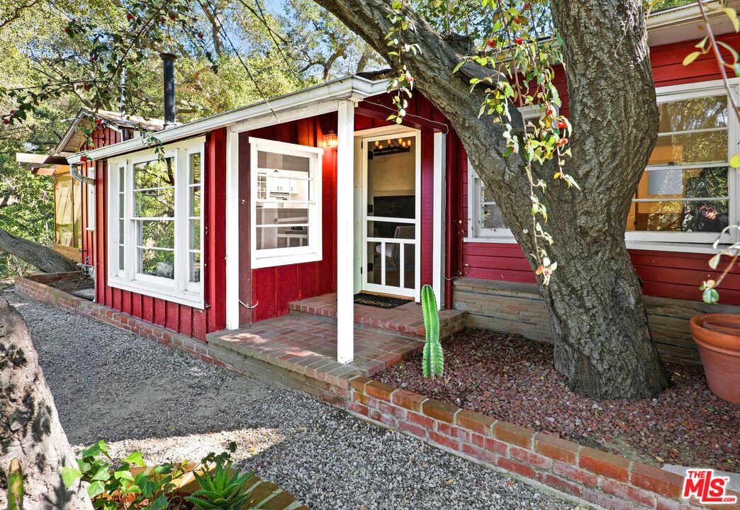 21042 Entrada Rd