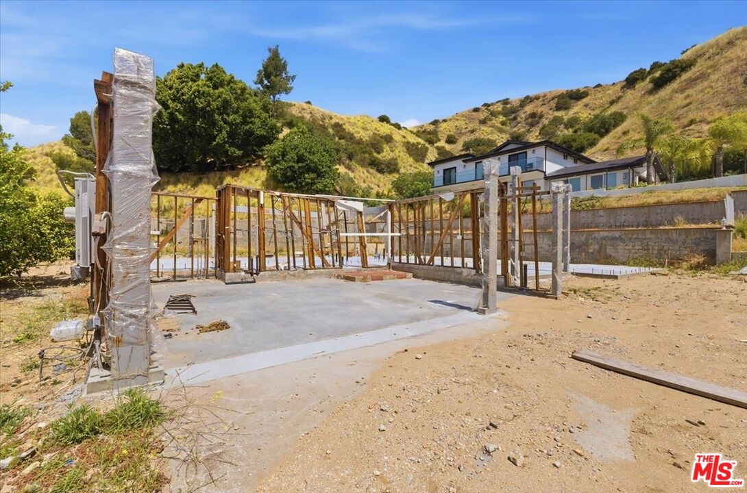 Photo of 9865 Lanark St, Sun Valley, CA 91352